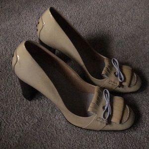 Tod’s yellow pumps